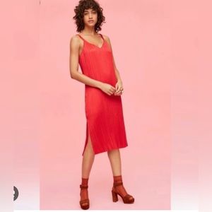 Aritzia RAPHIA dress Little Moon. In scarlet colour